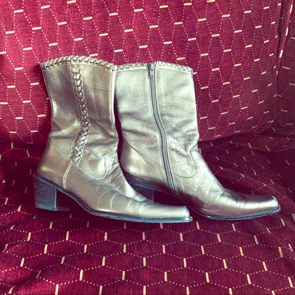 Stuart Weizmann cowboy style gold boots 7.5